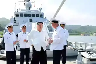 Kim Jong-un, Yeni Savaş Gemisini Tanıttı