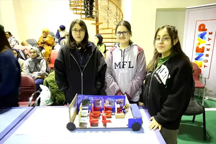 Muş'ta Gençler 43 Teknoloji Projesi Sergiledi