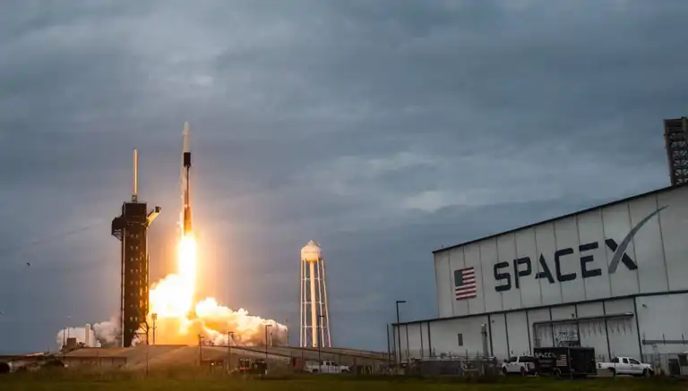 SpaceX, Yeni Nesil Starlink Uydularını Fırlatıyor